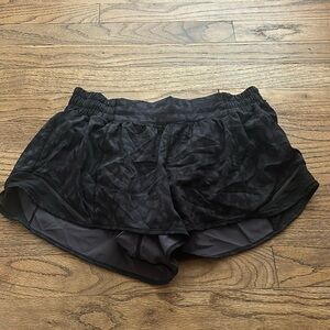 Lululemon black printed hotty hot shorts